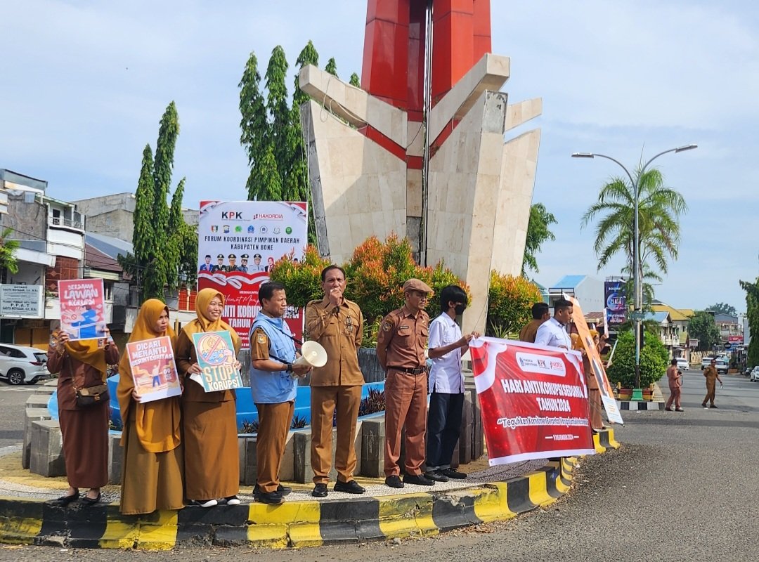 Peringati HARKODIA, Kepala Inspektorat Kabupaten Bone Orasi di Tugu Jam