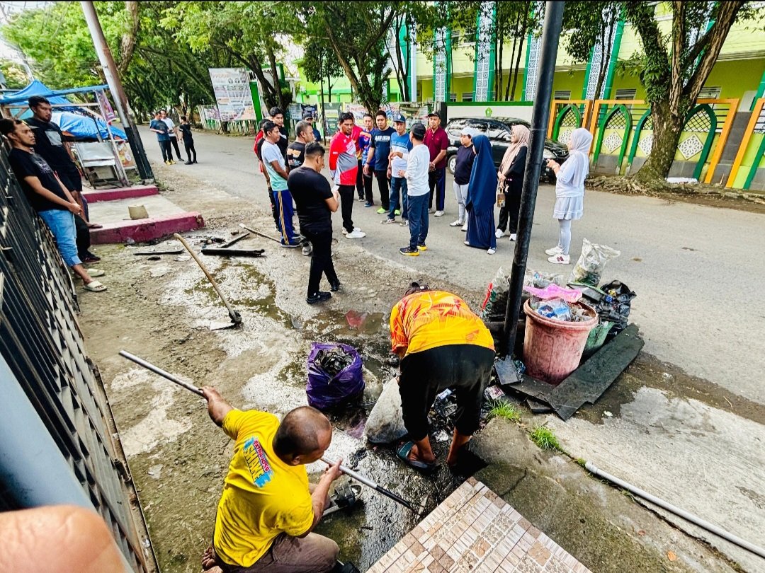 Aksi Cepat Tanggap Bupati Bone, Atasi Keluhan Dranaise Tersumbat, Andi Asman: Bupati Harus Hadir di Tengah Masyarakat