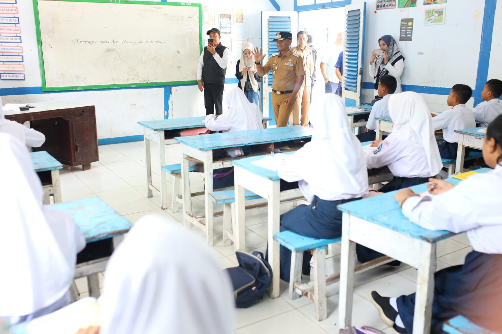 Bupati Bone :  Angka Anak Tidak Sekolah Turun Signifikan