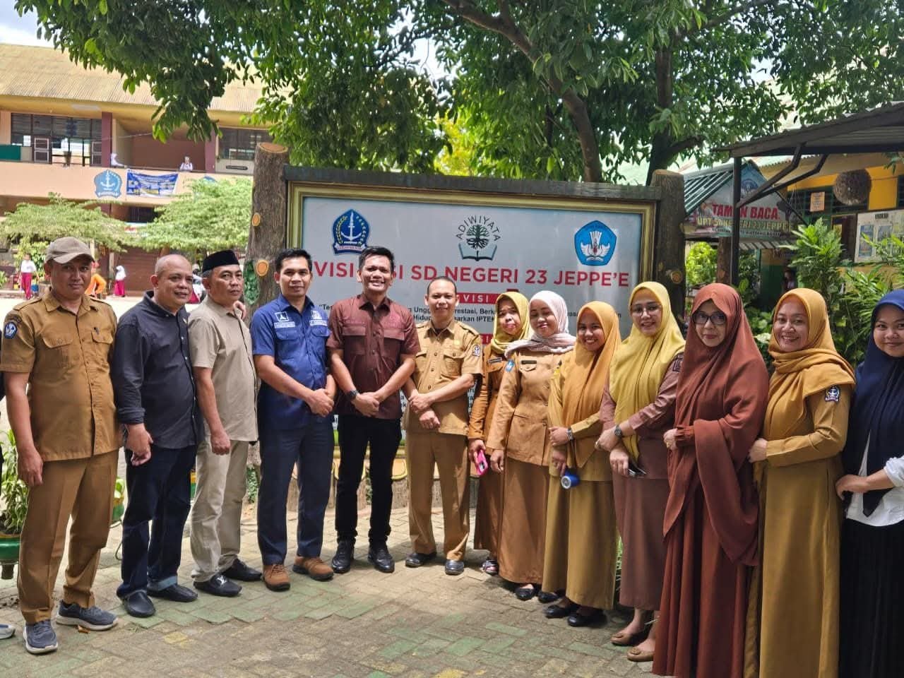 Kunjungi SD 23 Jeppe’e, Komisi IV DPRD Bone Pastikan Kualitas MBG Usai Diprotes