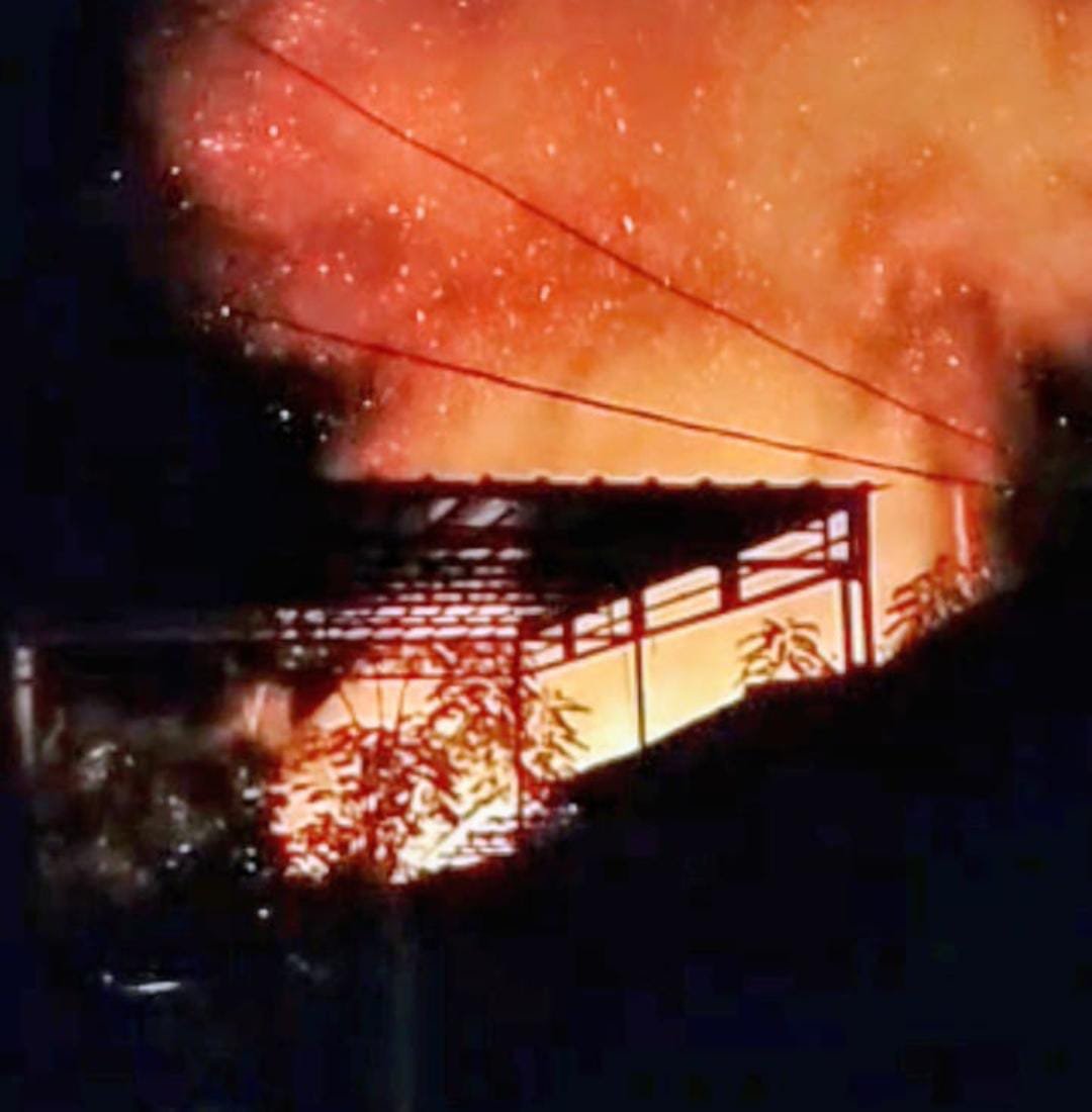 Kebakaran Hanguskan Rumah Panggung di Tibojong Bone, Kerugian Ditaksir Puluhan Juta Rupiah