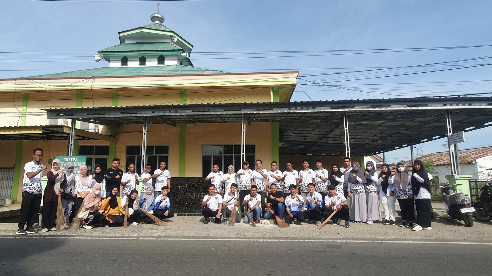 Serentak Se-Indonesia, Lapas Watampone Bersihkan Masjid Sambut Ramadhan