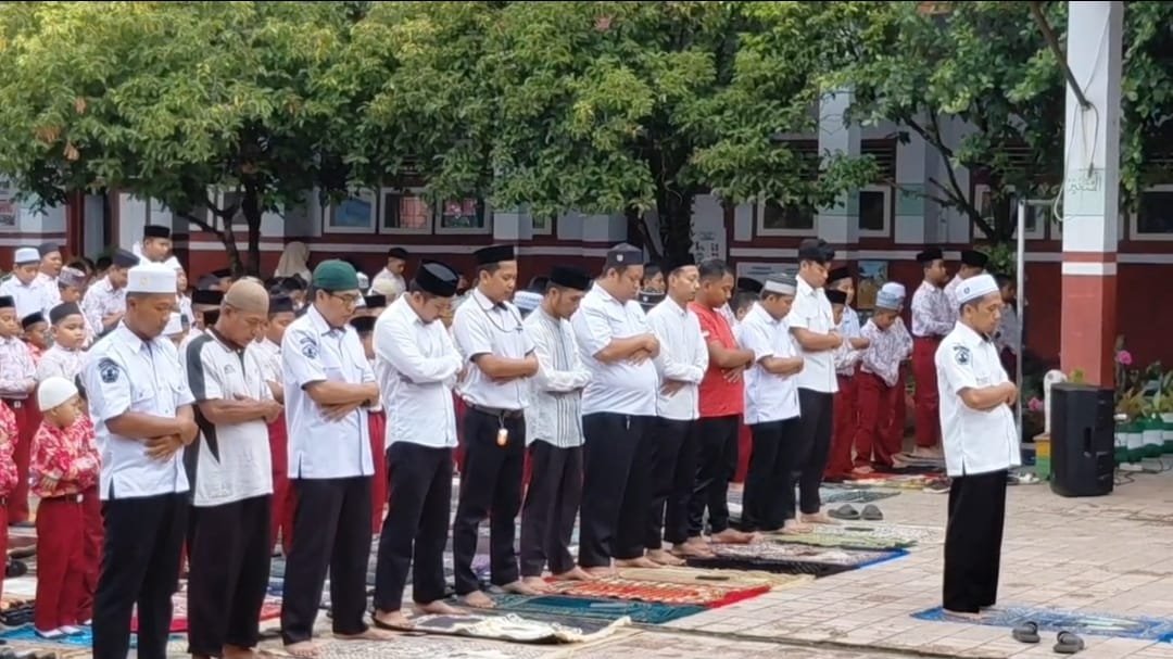 Sekolah Ramadhan Digelar Shalat Dhuha Berjamaah Dua Sekolah Dalam Satu Komplex.