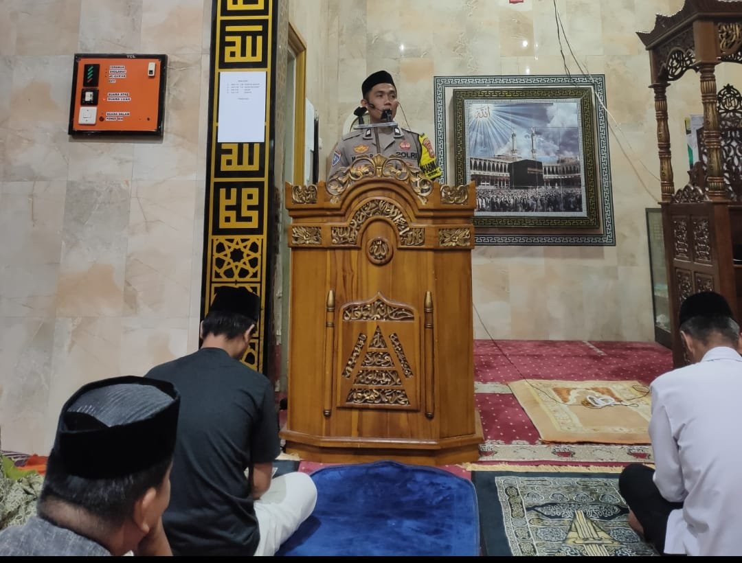 Jaga Kekhusyukan Ramadan, Bhabinkamtibmas Aiptu Muhammad Aras Ingatkan Warga Tippulue Waspada Curanmor dan Kebakaran