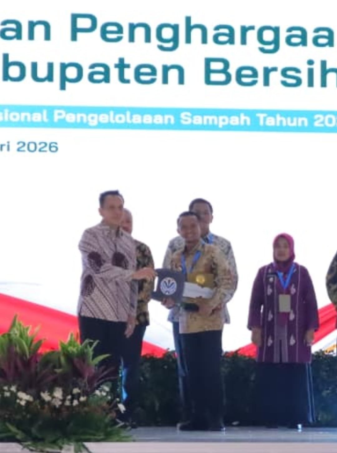 ​Momen Emas di Balai Kartini: Bone Tembus 10 Besar Nasional, Dua Sulaiman Berbagi Panggung Penghargaan