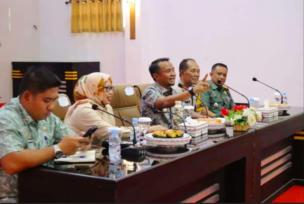 Bupati Bone Instruksikan Pekerja MBG dari Warga Miskin