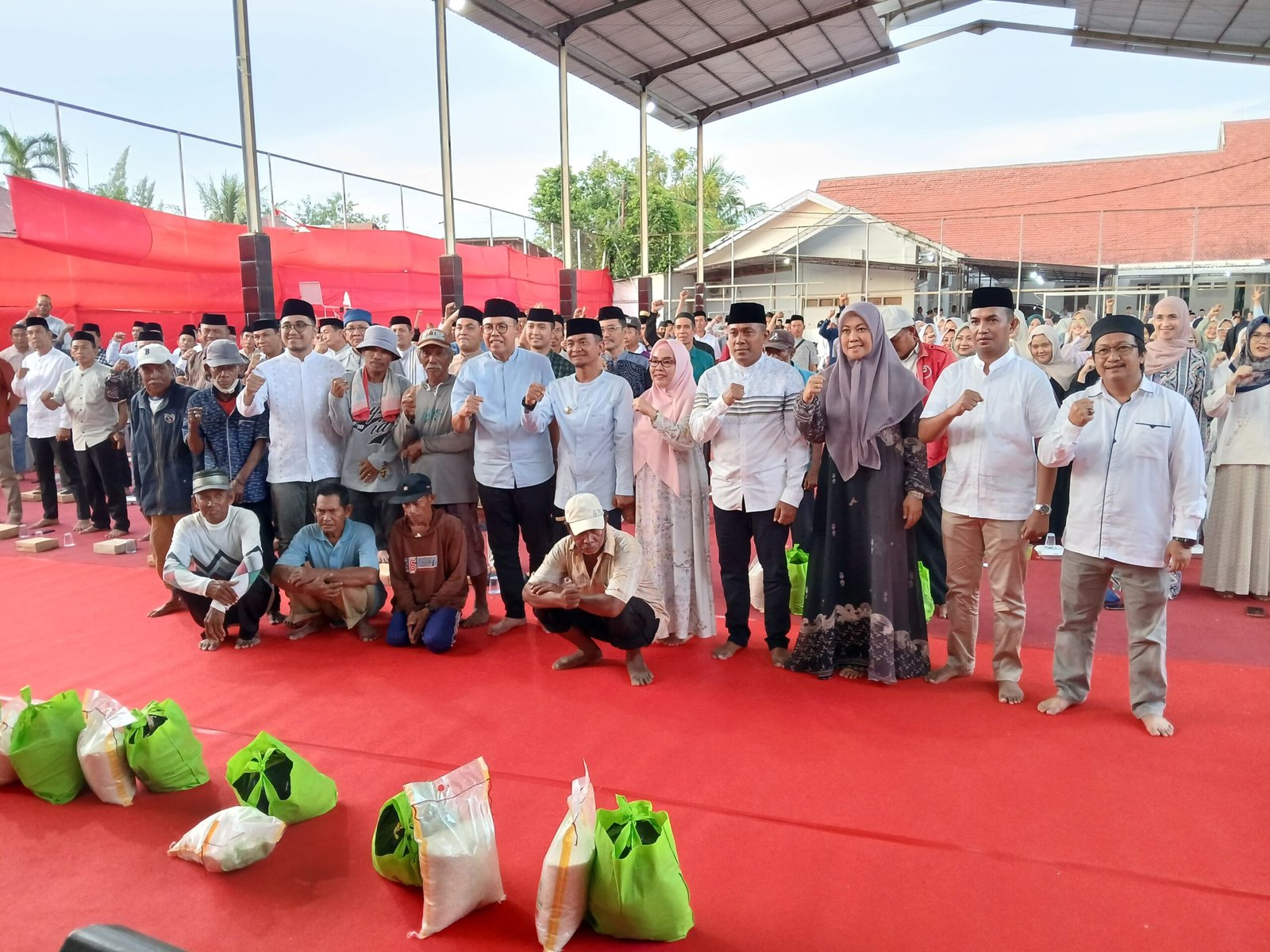 BAZNAS Bone Serahkan 150 Paket Ramadan Bahagia dalam Buka Puasa Bersama di Rujab Bupati
