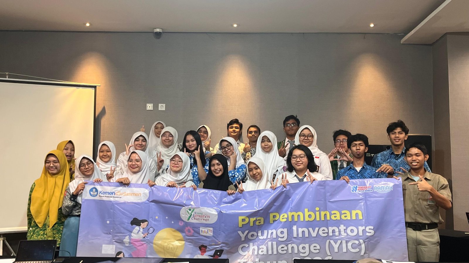 Siswa SMA Islam Athirah Bone Raih Medali Perak OPSI 2025, Lolos Pra Pembinaan Internasional YIC 2026