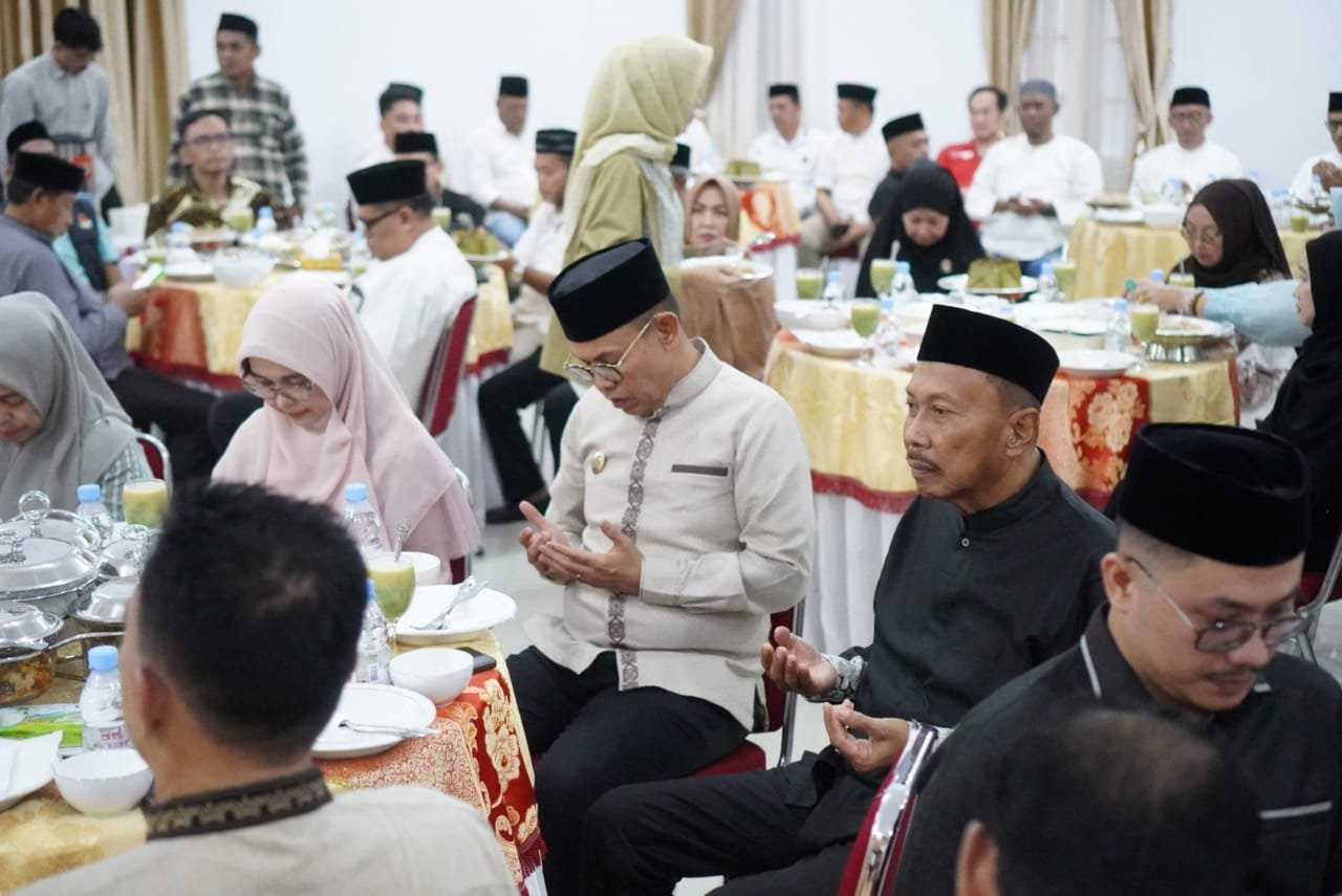 Wabup Bone Andi Akmal Pasluddin Gelar Buka Puasa Bersama, Ambo Dalle Turut Hadir
