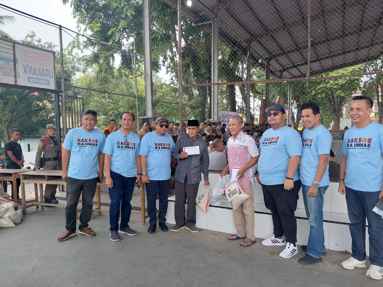 IKA UNHAS gelar Baksos di Bone, Sasar Marbot Masjid Tiga Kecamatan Seputaran Watampone Salurkan 268 Paket Sembako dan Tali Asih