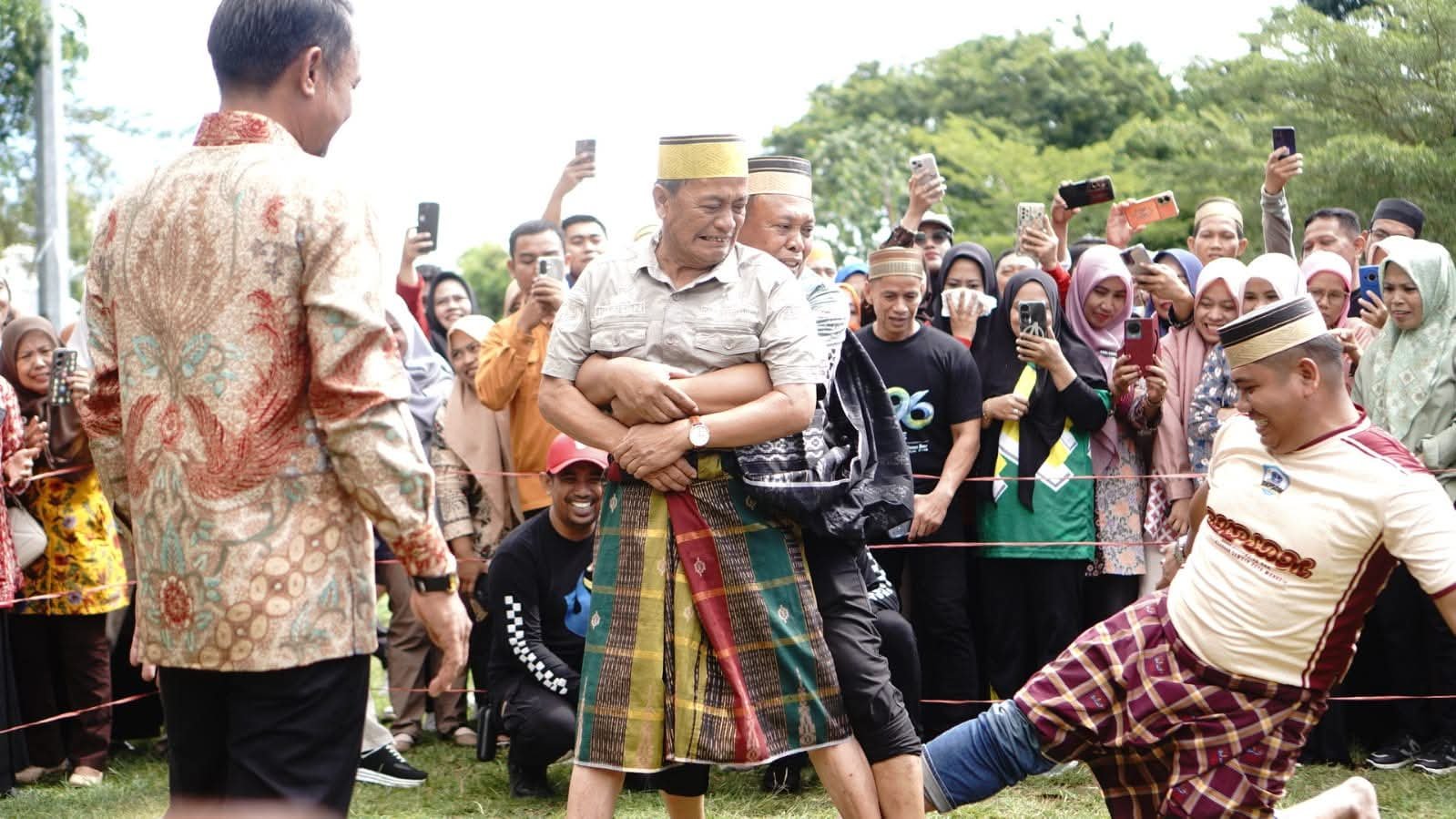 Bupati Bone Buka Lomba Olahraga Tradisional Dalam Rangka HJB 696