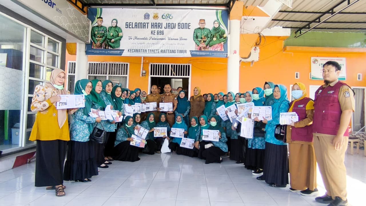 Cegah Kasus Campak dan Rubella, Camat Andi Habibie Pimpin Aksi Turun Lapangan Bagikan Brosur Kesehatan