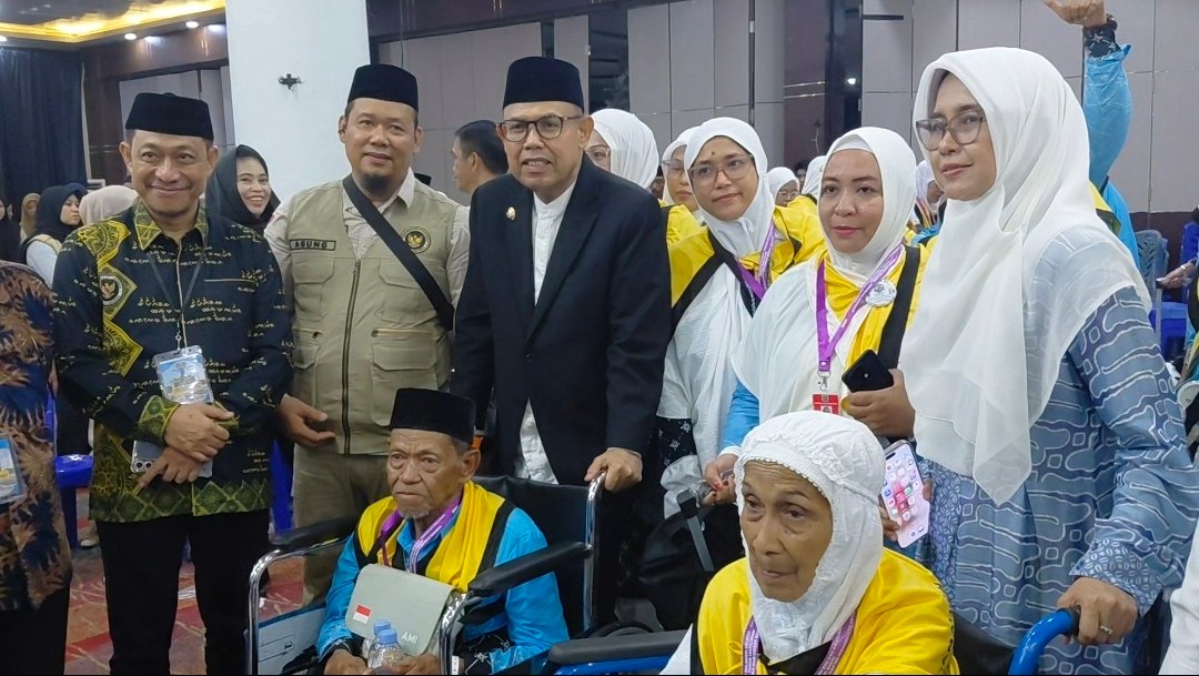 Ratusan Jemaah Haji Kloter Pertama Bone atau 3 UPG Diberangkatkan Dini Hari Dilepas Wakil Bupati Bone