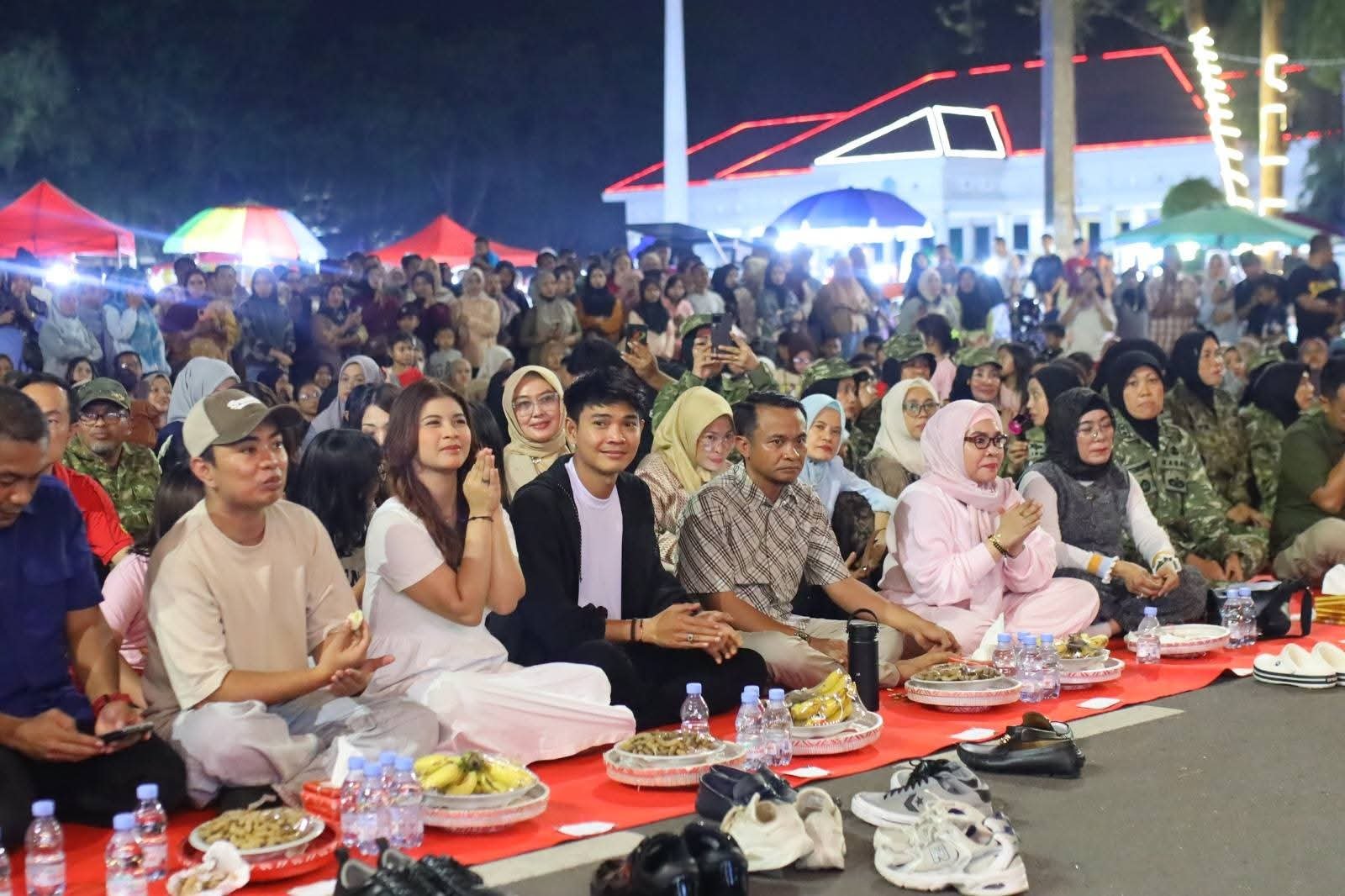 Hiburan Rakyat Jadi Penggerak UMKM Lokal, Bupati Bone Hadirkan Tri Suaka, Nabila, dan Zidan di Watampone