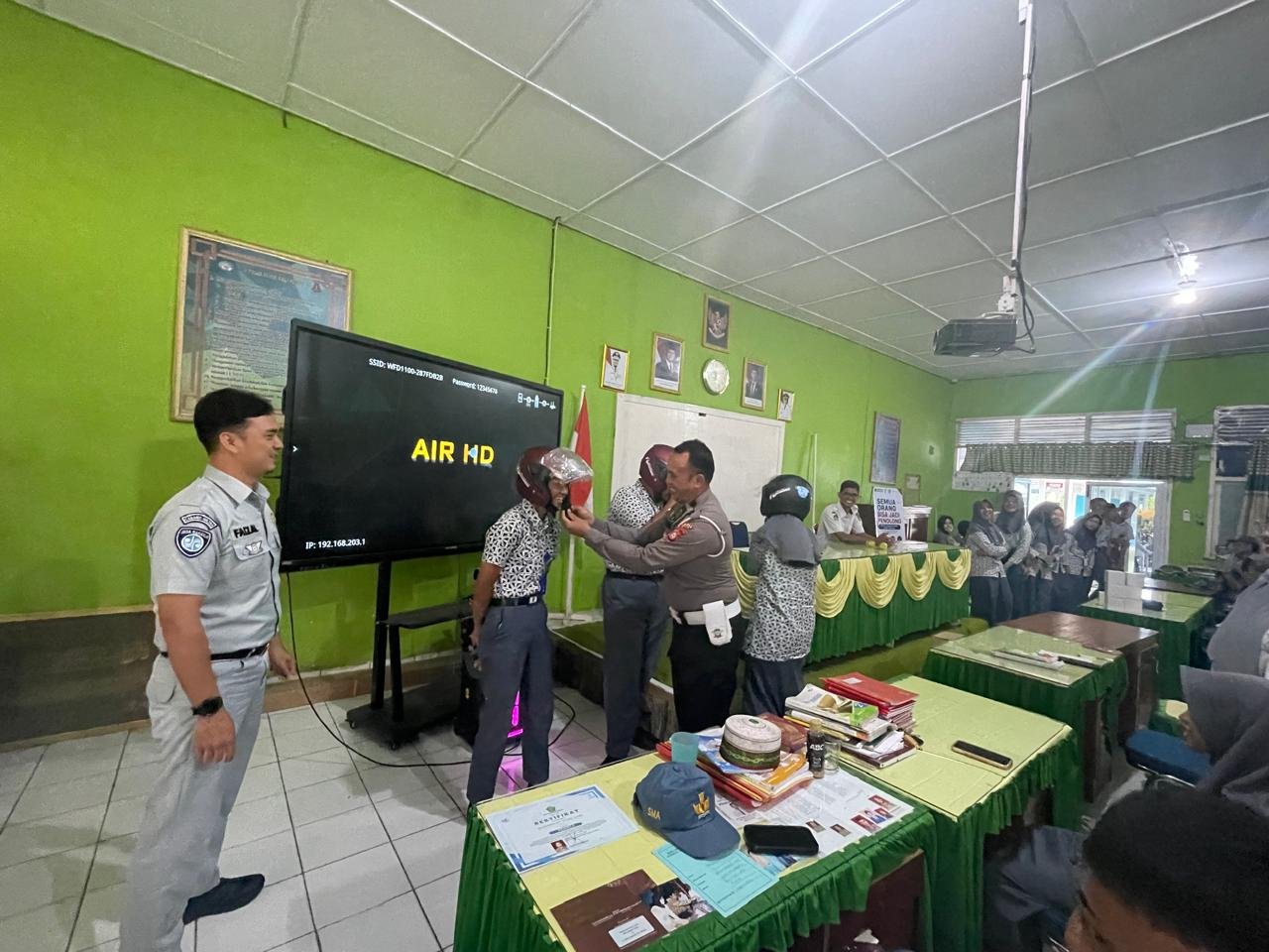 Satlantas Polres Bone Edukasi Pelajar Lewat “Police Goes to School”