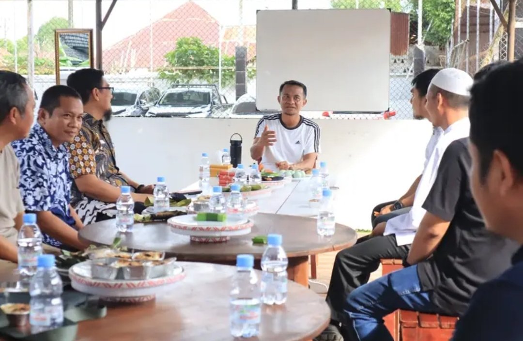 Berdialog Santai, Bupati Bone Tegaskan Komitmen Dukung Peternak Ayam Petelur