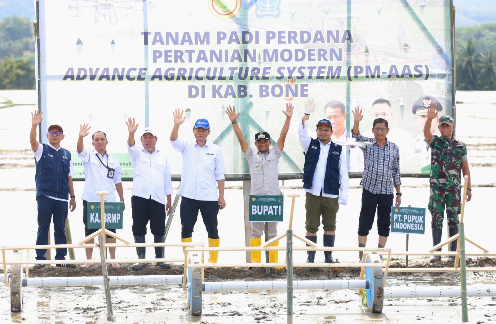 Bupati Bone dan Kementan RI Tanam Perdana PM-ASS di Kahu, Bupati Bone Dorong Modernisasi Pertanian