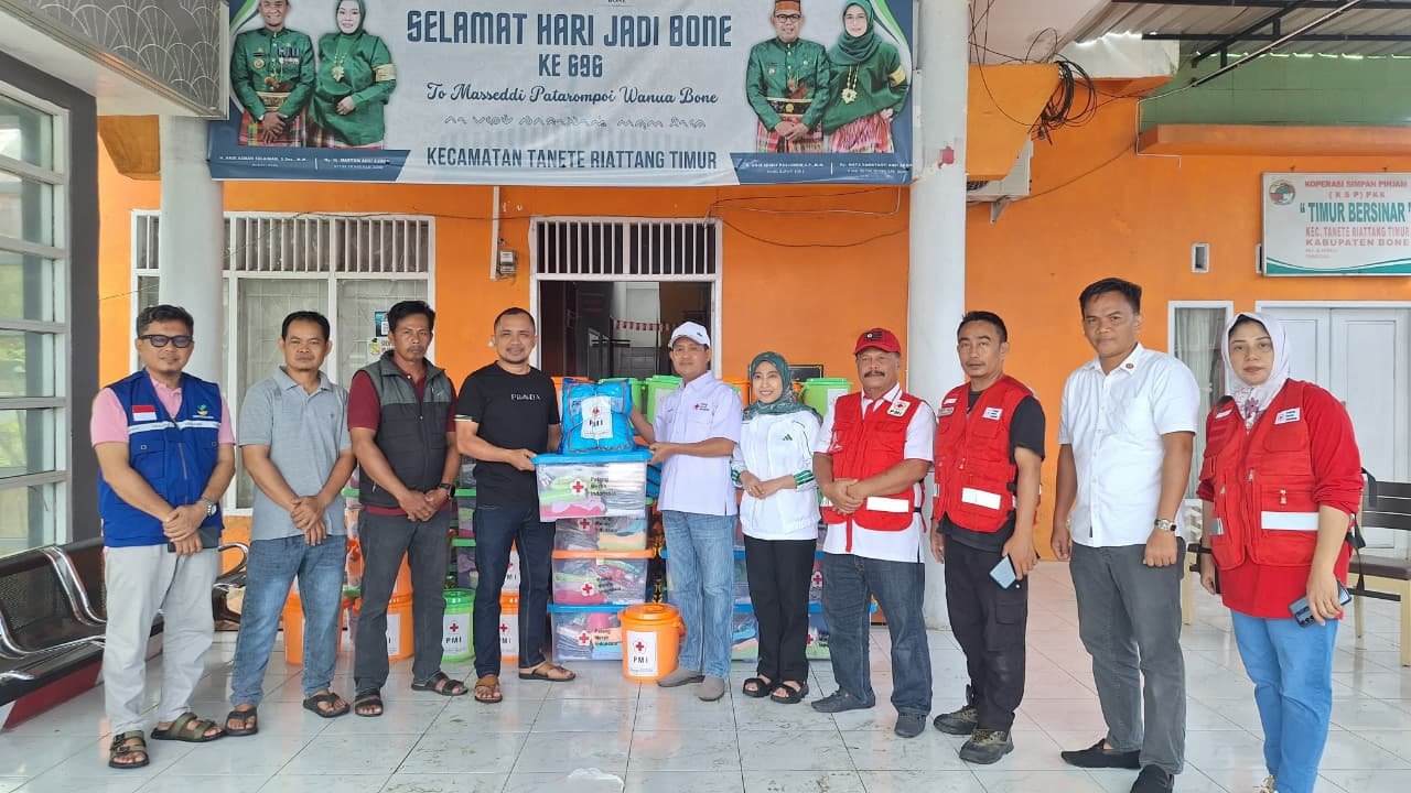 Sinergitas Palang Merah Indonesia (PMI) dan Pemda Kabupaten Bone Paket bantuan korban banjir diturunkan