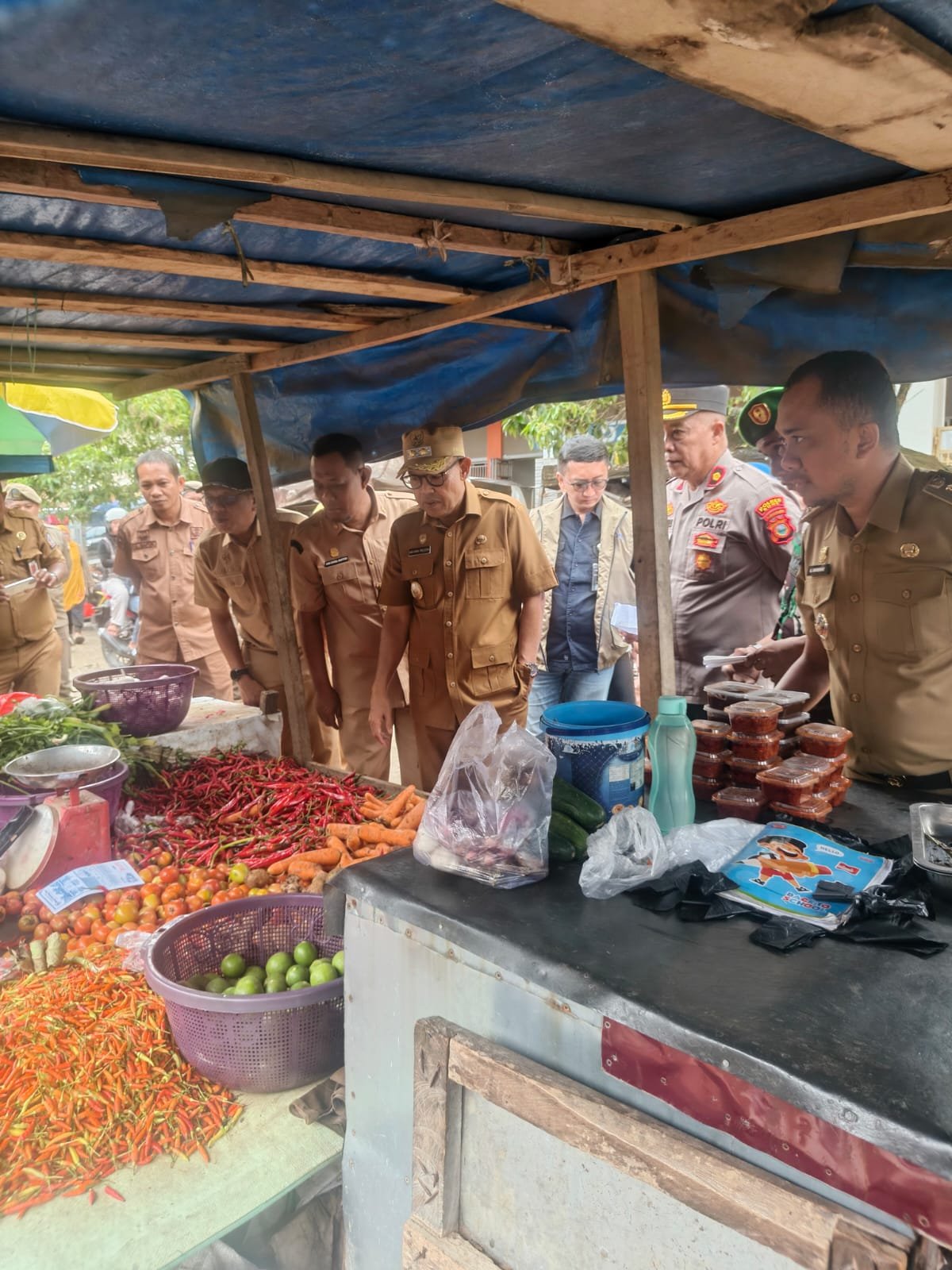 Jelang Iduladha, Wabup Bone Bersama Camat Tanete Riattang Timur Pantau Ketersediaan Pangan di Pasar Bajoe