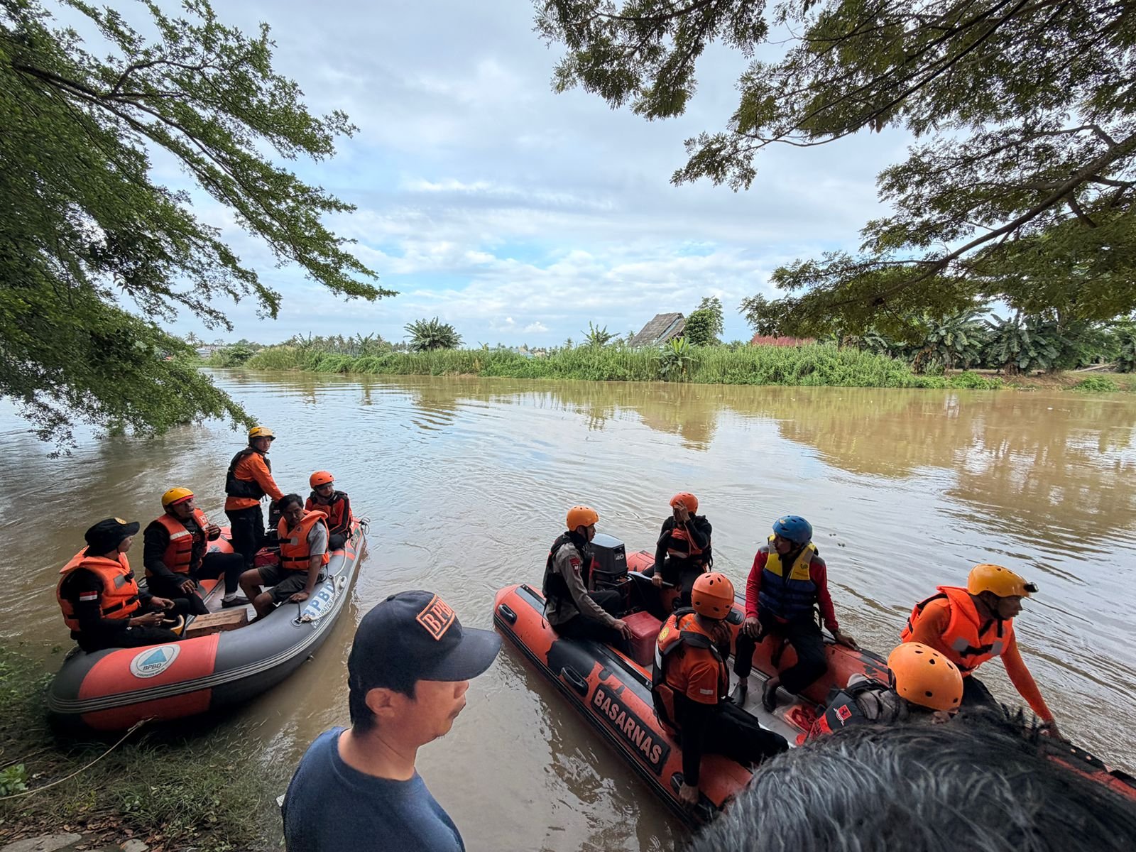Arus Sungai Walannae, Kel.Paduppa, Kec.Tempe Wajo, seret Dua Bocah Hilang, memasuki hari kedua pencarian