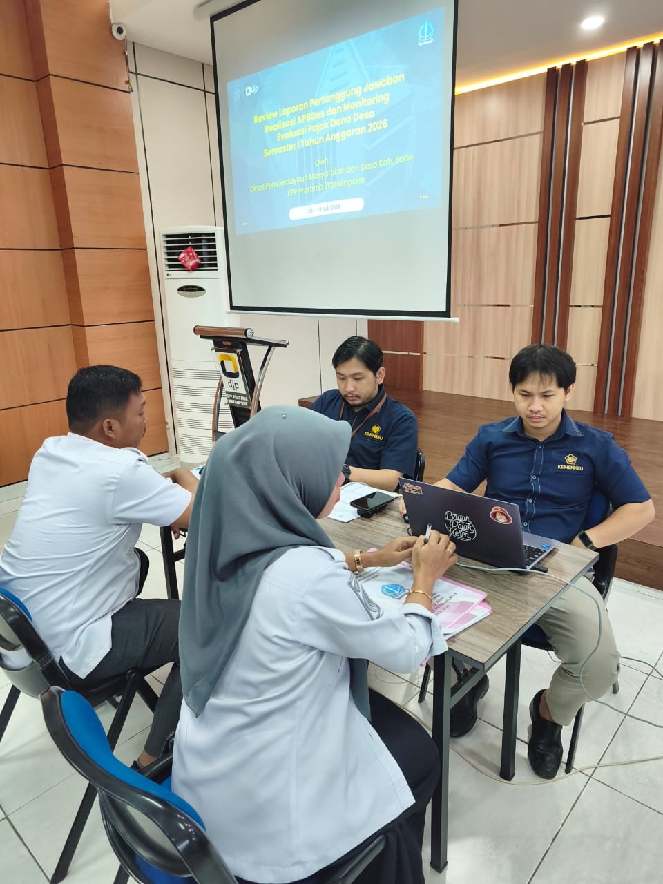 KPP Pratama Watampone dan DPMD Bone Gelar Review APBDes dan Monitoring Evaluasi Pajak Dana Desa