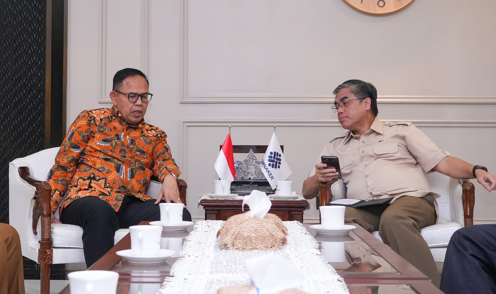 Bahas Penguatan Program Ketenagakerjaan dan Peluang Kerja, Menteri dan Wabup Bone Bertemu
