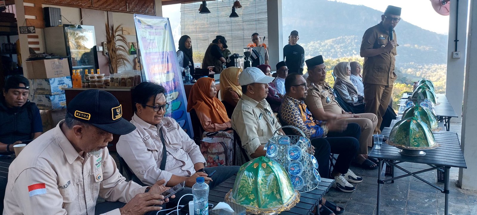 Wabup Bone AAP Bersama BAZNAS dan OPD Salurkan Bantuan untuk Warga Tellu Limpoe