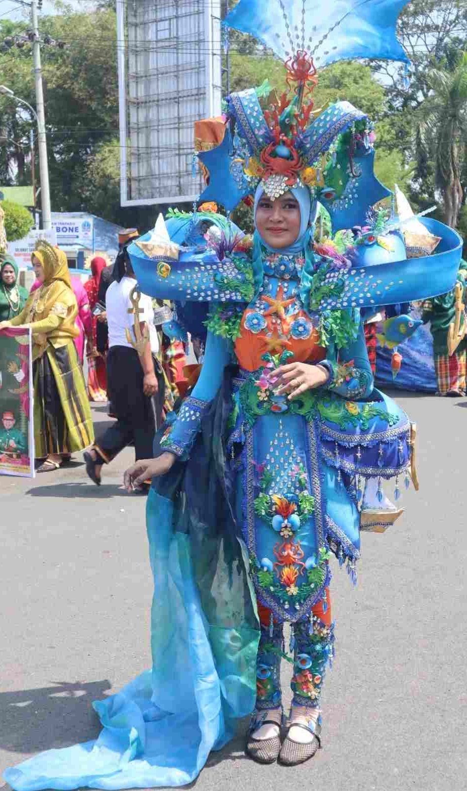 Ribuan Warga Padati Karnaval Gau Maraja Bone, Bupati Umumkan Hadiah Rp200 Juta untuk Kecamatan Juara